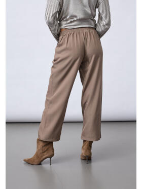 Sisters Point Viksa crop sand buks