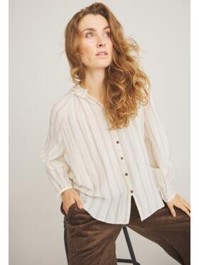 Modelbillede med One Two Luxzuz Chalina cream Skjorte